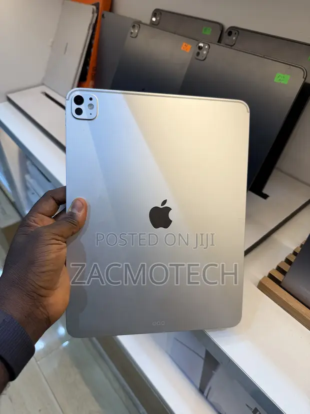 Apple iPad Pro 13" (2025) 1TB Silver - 1