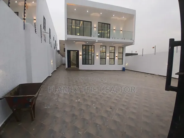 4-Bedroom Duplex with Pool in East Legon Hills - 1
