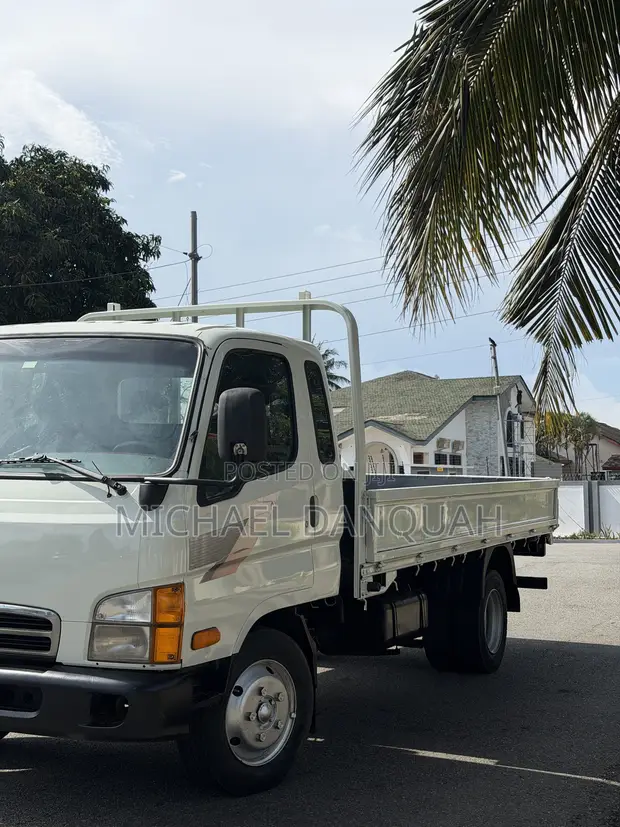 Hyundai Mighty 2.5 Ton Truck - 1