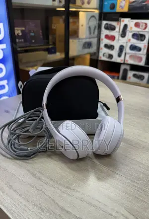 Beats Solo 4 Headphones - Pink