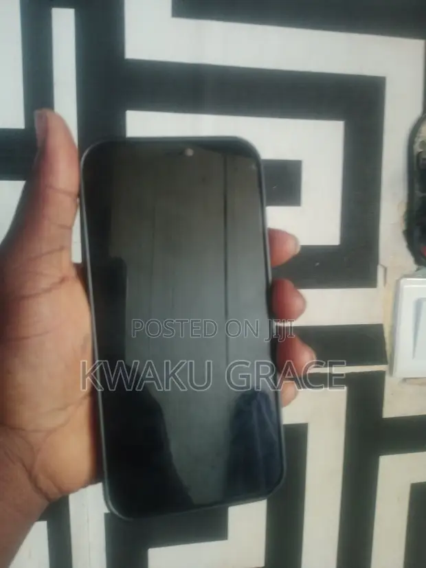 Apple iPhone 12 64GB - 1