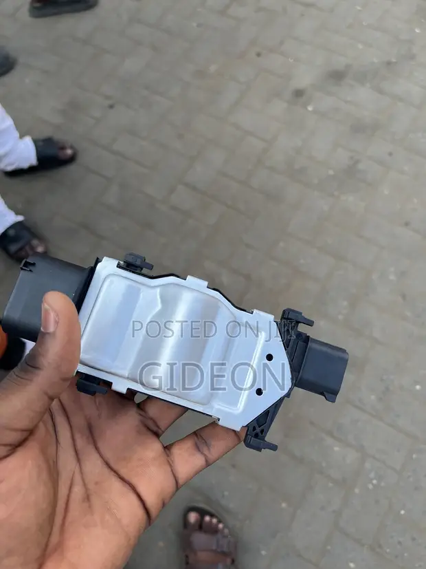 Mercedes-Benz GLK Radiator Fan Control Module - 1