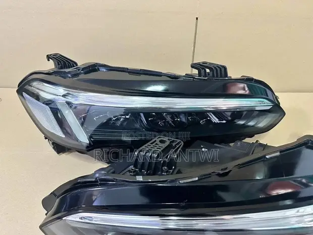 Honda Civic Touring Headlight (2016-2020) - 1