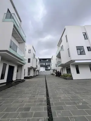 4 Bedroom Duplex for Rent in East Legon