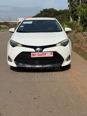 Toyota Corolla LE 2019 White