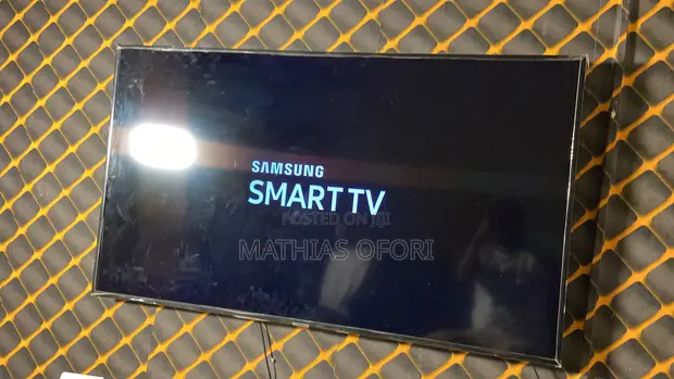 Samsung 55-inch 4K Smart TV - 1