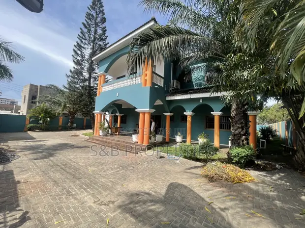 7 Bedroom Duplex for Rent in East Legon - 1