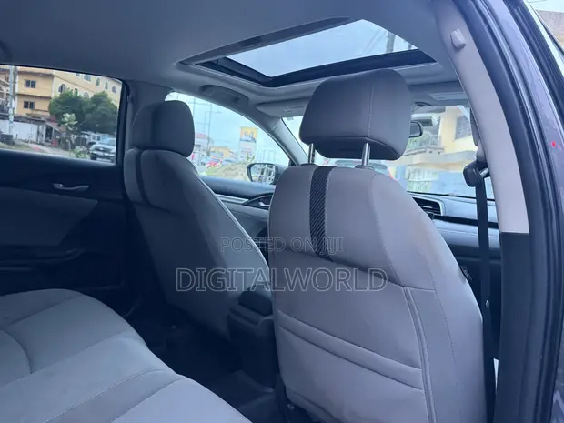 Honda Civic 2018 Gray - 1