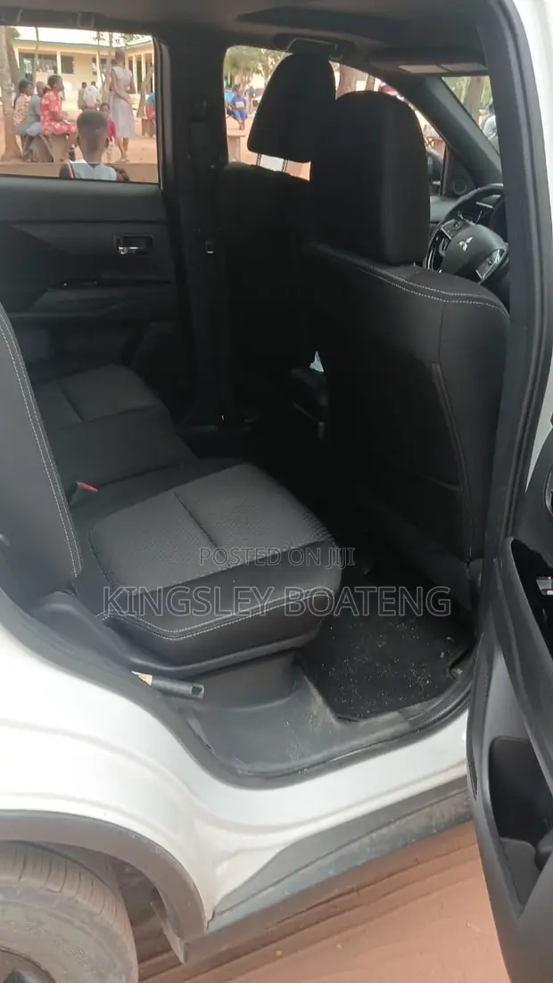 Mitsubishi Outlander SE FWD 2018 White - 1