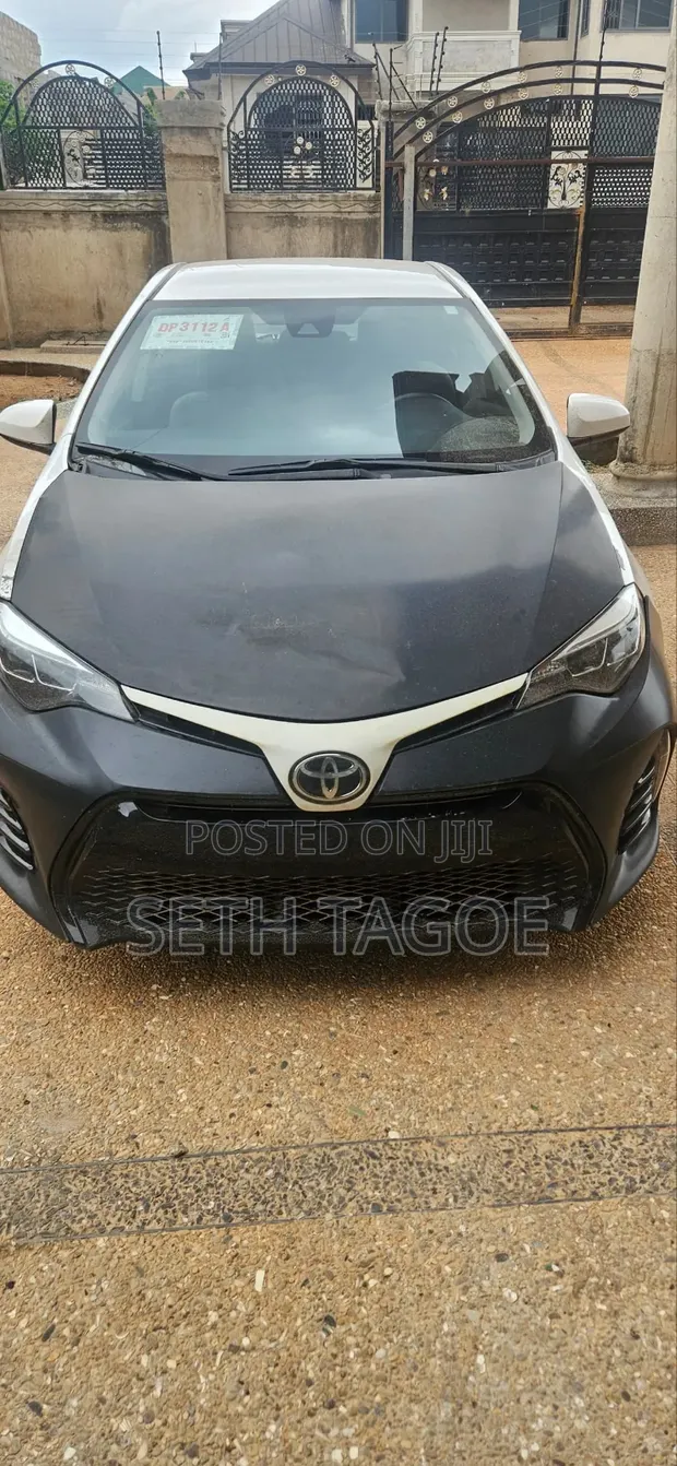 Toyota Corolla LE 2018 White - 1
