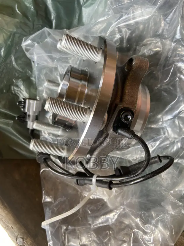Nissan Navara/Pathfinder 2006-2013 Front Wheel Hubs - 1