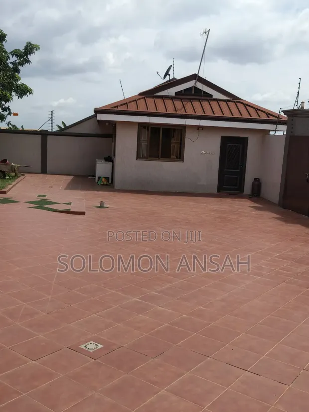 Furnished 8-Bedroom Mansion with Boys Quarters in Kumasi - 1
