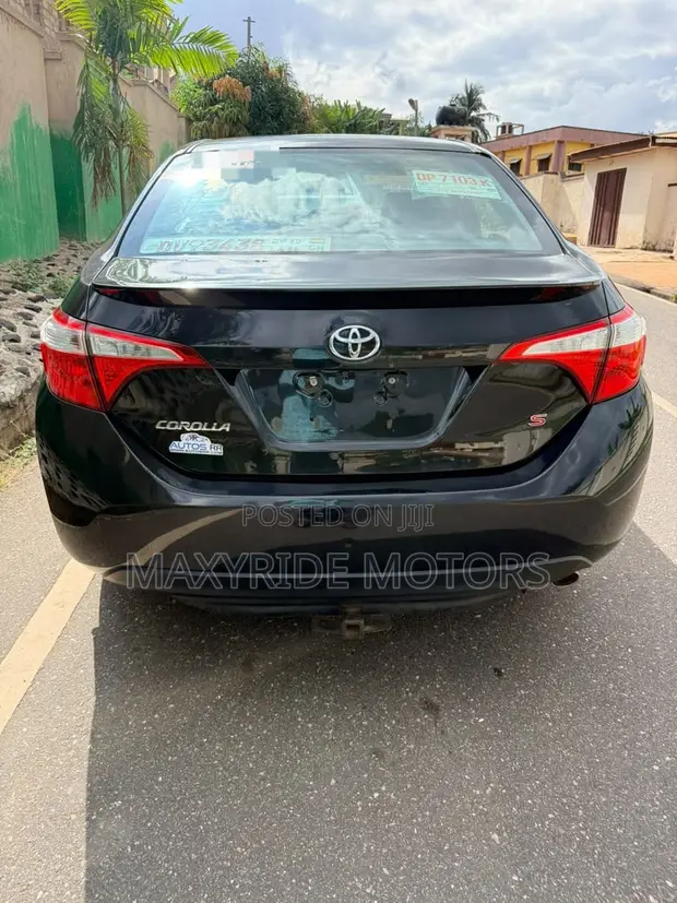 Toyota Corolla 2016 Black - 1