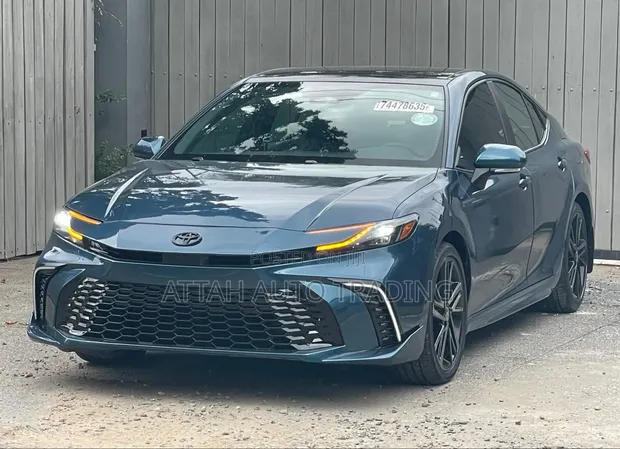 Toyota Camry 2025 Gray - 1