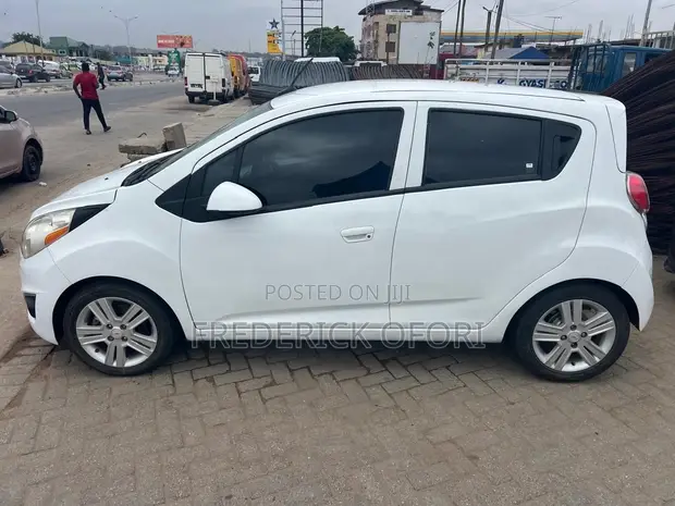 Chevrolet Spark 1LT 2015 White - 1
