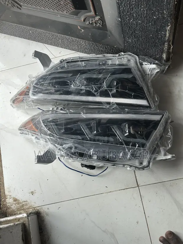 Toyota Highlander 2012 Headlights Pair - 1