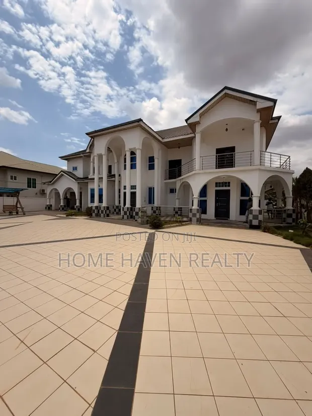 5 Bedroom House for Rent in Adjiriganor East Legon - 1