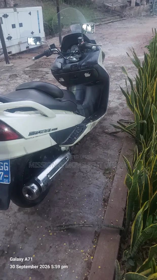 Suzuki Burgman 2024 White - 1