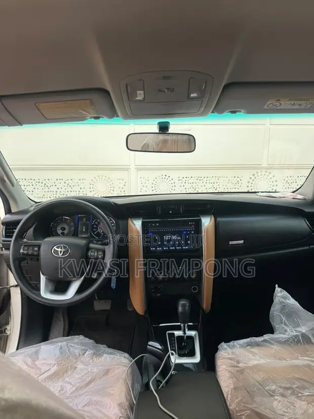 Toyota Fortuner 2.7 AWD 2019 White - 1