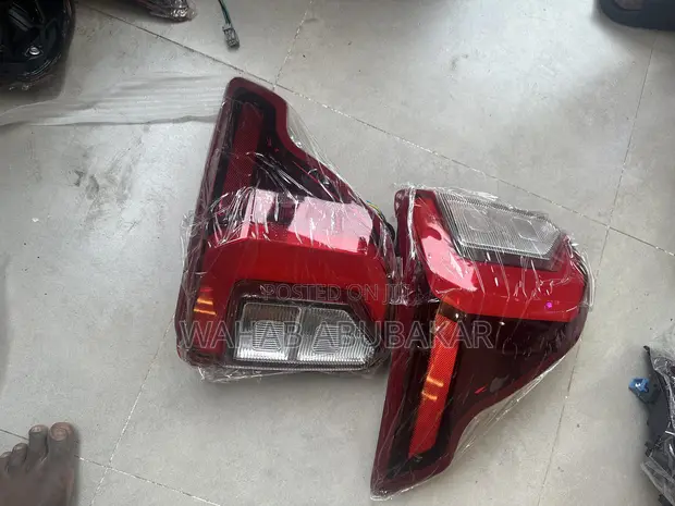 Ford Explorer 2021 Taillight Pair - 1