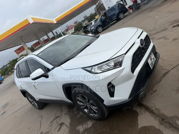 Toyota RAV4 XLE AWD 2024 White - 1