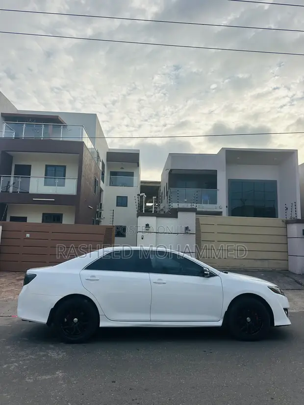 2014 Toyota Camry SE Sedan - 1