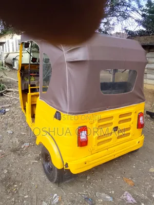 Bajaj Avenger 200 2020 Yellow