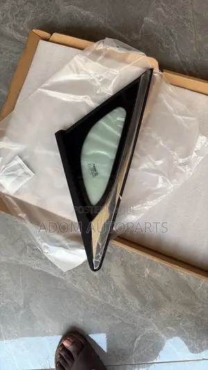 Honda Civic Quarter Window Glass (2016-2021)
