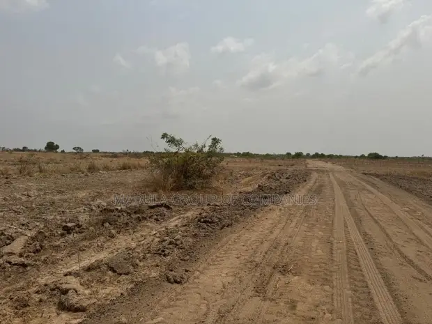 Mixed-use Land for Sale in Sege - 1
