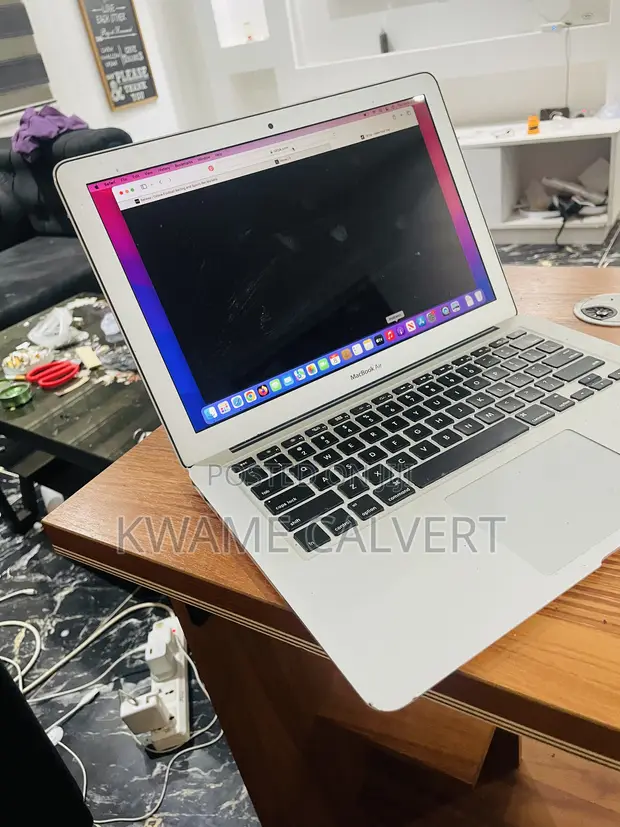 Apple MacBook Air 8GB Intel Core i5 256GB SSD - 1