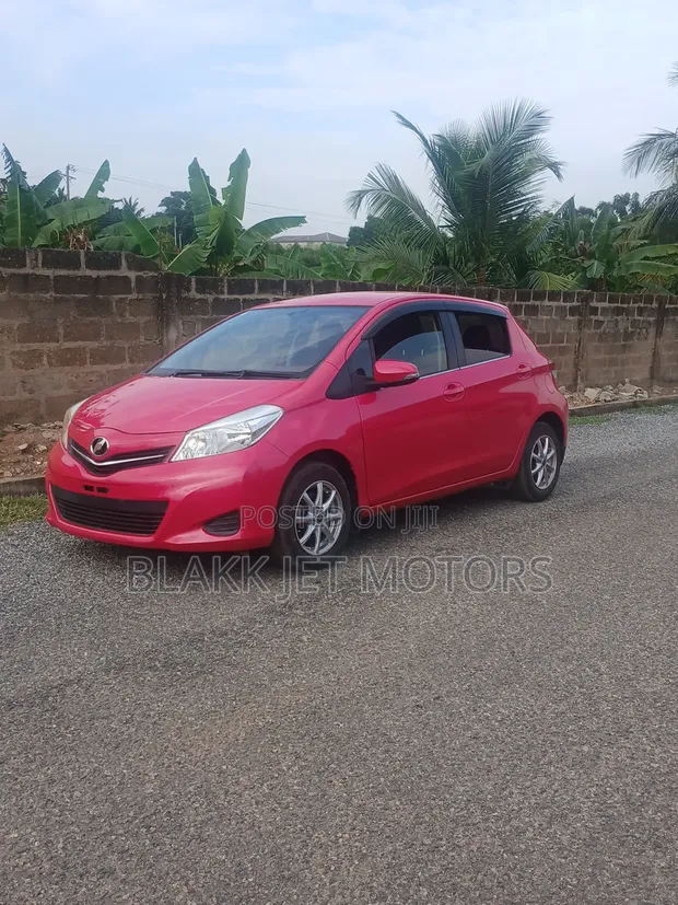 Toyota Vitz 1.3 FWD 3dr 2012 - 1