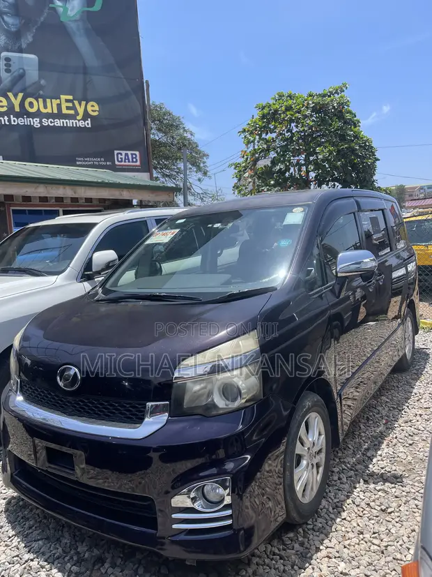 Toyota Voxy V 2WD 8-Seater 2012 Black - 1