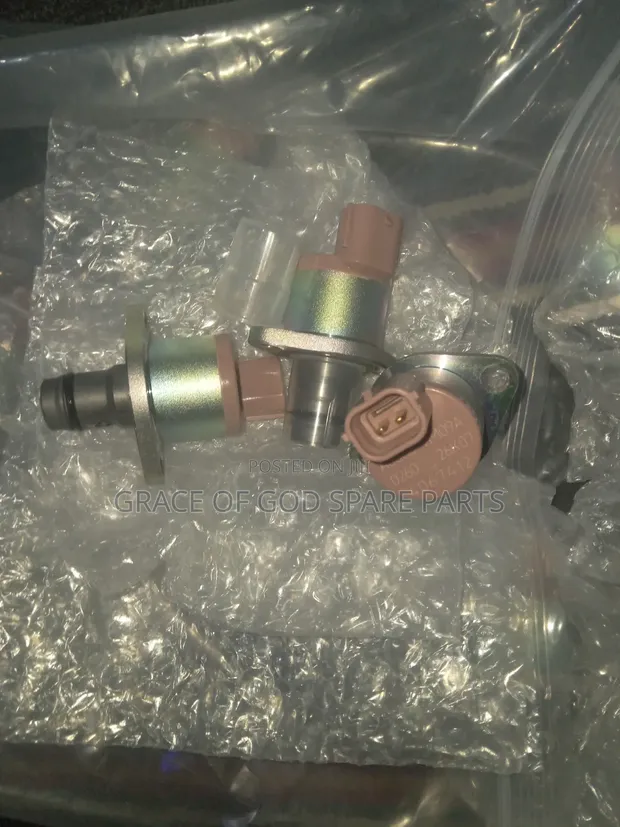 Mitsubishi L300 Fuel Pressure Regulator Valve - Original - 1