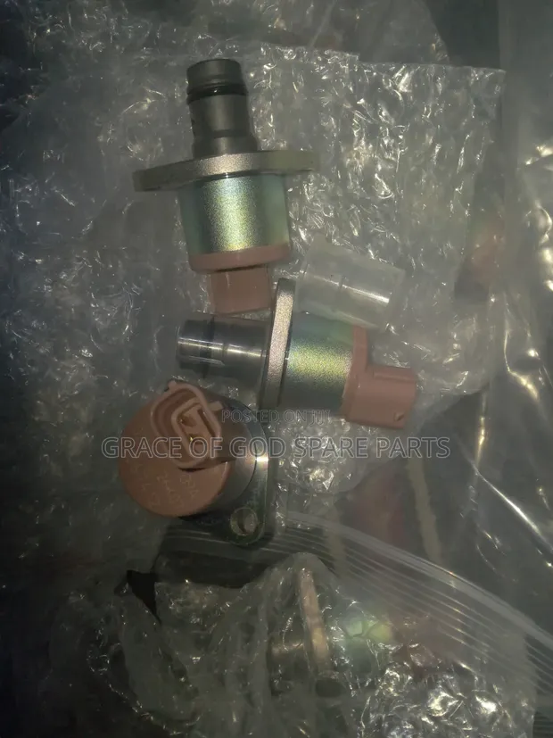 Nissan Urvan Fuel Pressure Regulator Valve - Original - 1
