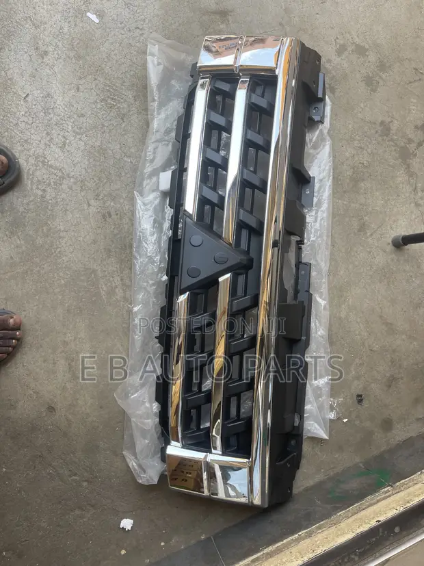 Mitsubishi Pajero 2016 Top Grill - 1
