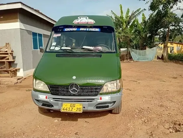 Mercedes-Benz Sprinter 2010 Green - 1