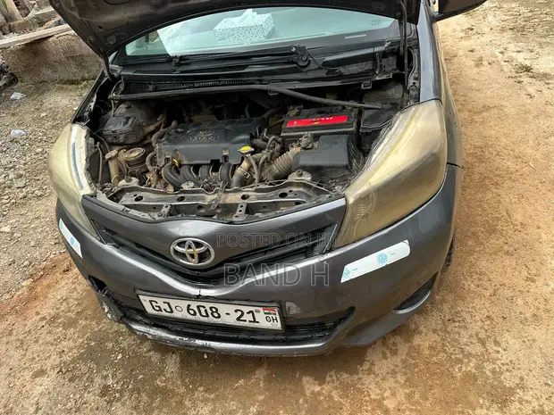 Toyota Yaris 2013 Gray - 1