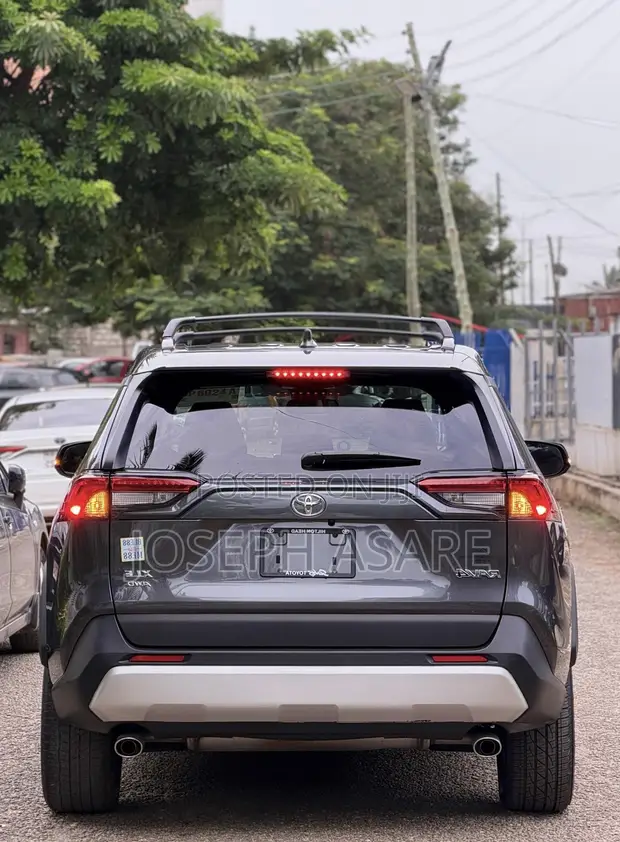 2025 Toyota RAV4 XLE AWD - 1
