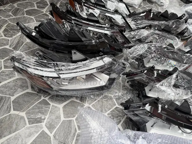 Mitsubishi Outlander Headlight (2017-2020) - 1