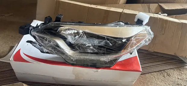 Toyota Corolla 2014-2016 Left Headlight - 1