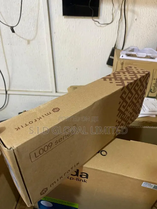 MikroTik L009 Series Router (L009UIGS-RM) - 8x Gigabit PoE - 1