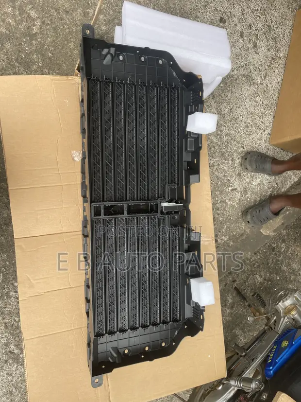 Ford F-150 2023-2025 Shutter Grille with Motor - 1