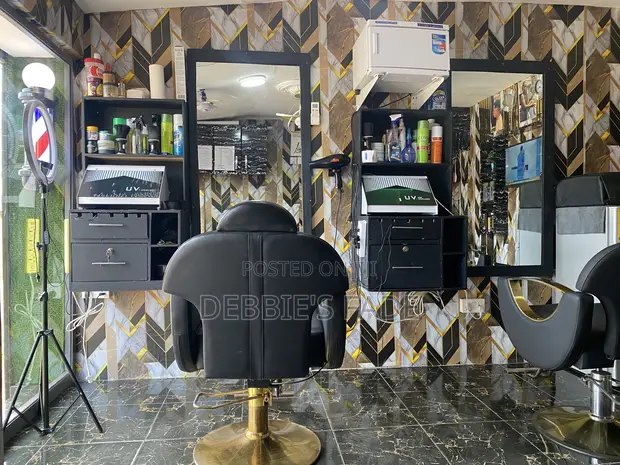 Professional Barber Needed at Debbie's Fade Salon, Tabora - 1