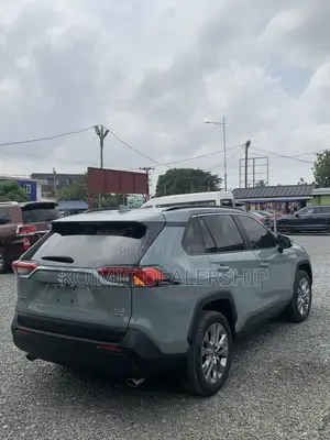 2022 Toyota RAV4 XLE Teal