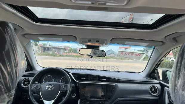 2019 Toyota Corolla SE (1.8L 4cyl 6M) Matt Black - 1