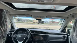 2019 Toyota Corolla SE (1.8L 4cyl 6M) Matt Black