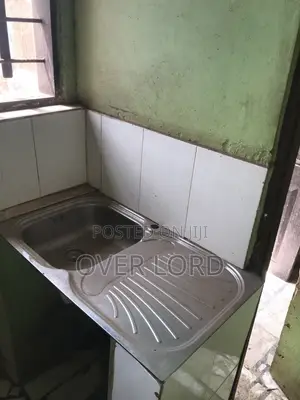 1 Bedroom Room & Parlour for Rent in Zongo Junction
