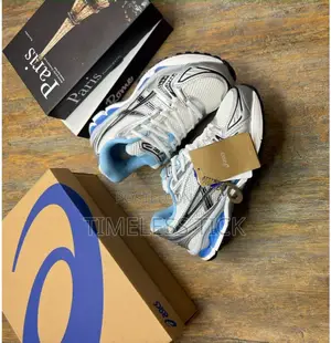 Asics Sneakers