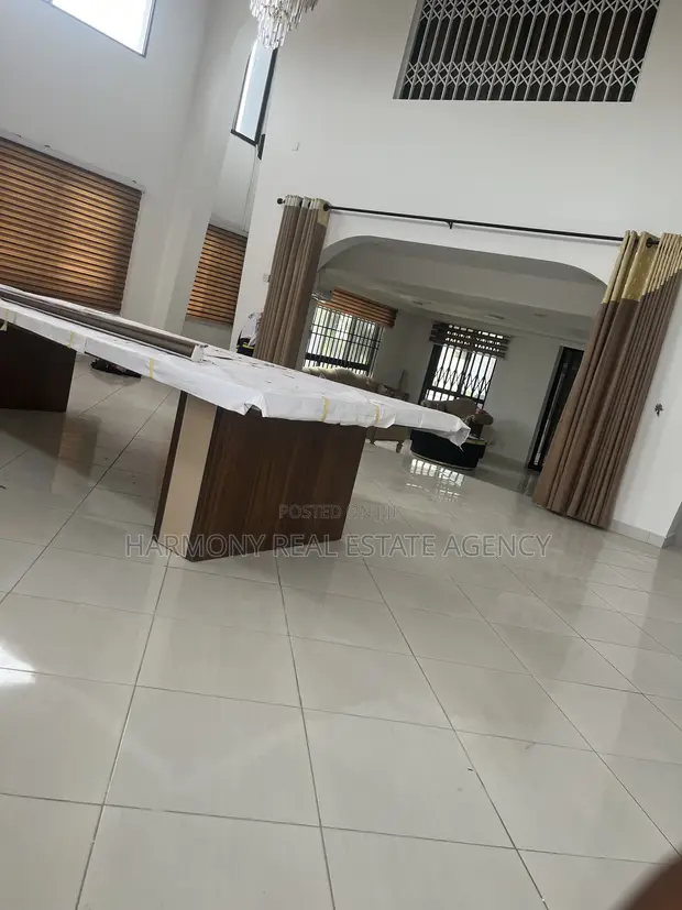 10-Bedroom House for Rent in Dzorwulu - 1