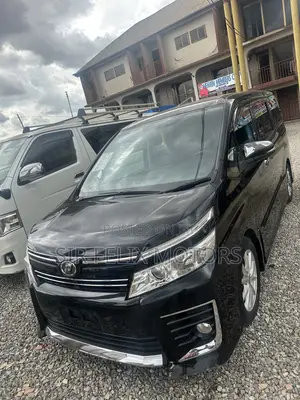 Toyota Voxy X 4WD 8-Seater 2015